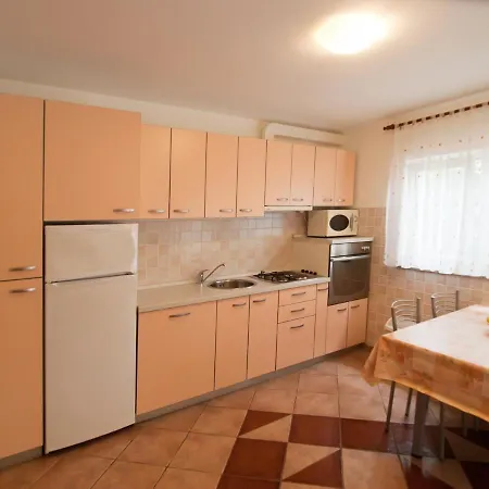 Apartment With A Parking Space Vinkuran, Pula - 21016